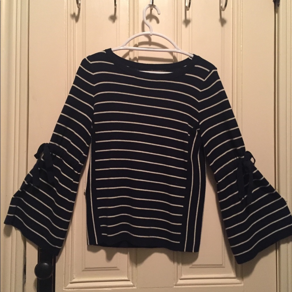 LIKE NEW Banana Republic Bell Sleeve Sweater